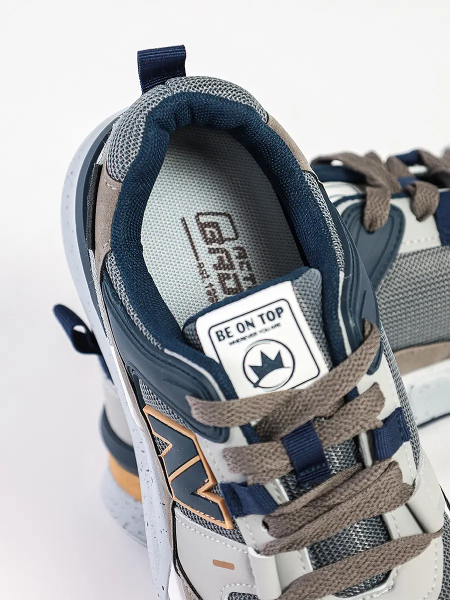 Кроссовки комбинированные в стиле колор-блок